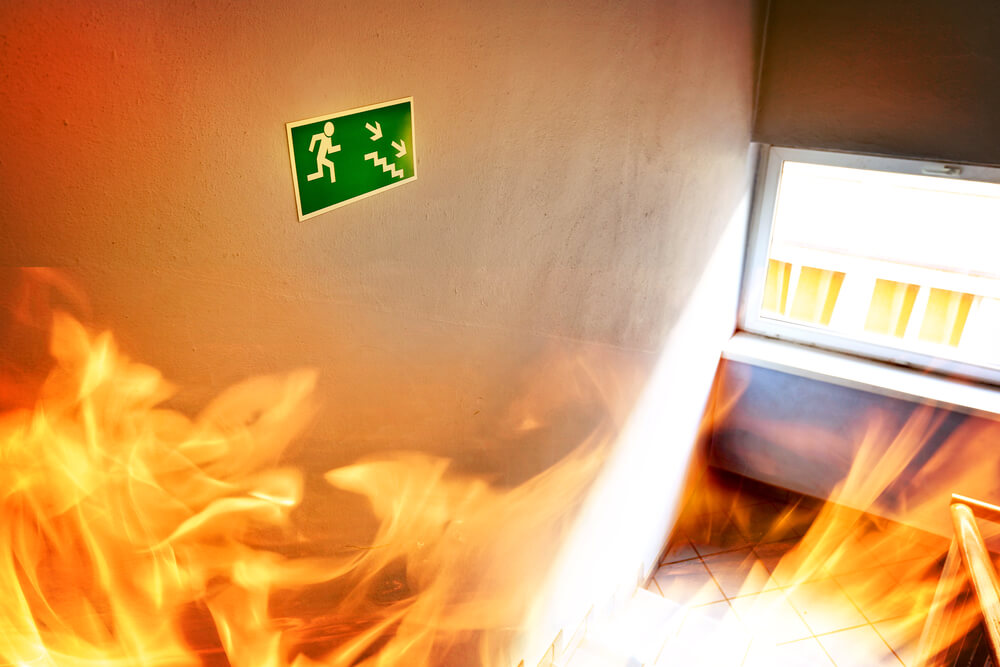universal city hotel fire injures worker